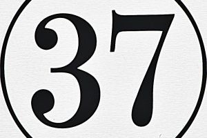 37 Empujones.
