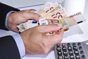 La Adquisición De Bienes Para Ambos Cónyuges Con Independencia De Quien Los Pague.